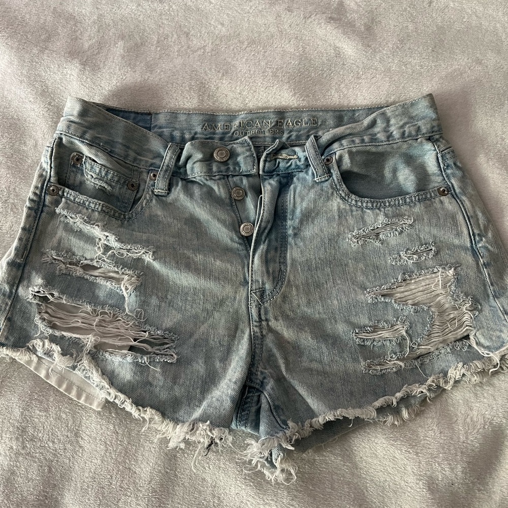 American Eagle Outfitters Light Wash Distressed Denim Cutoff Shorts - Picture 2 of 12